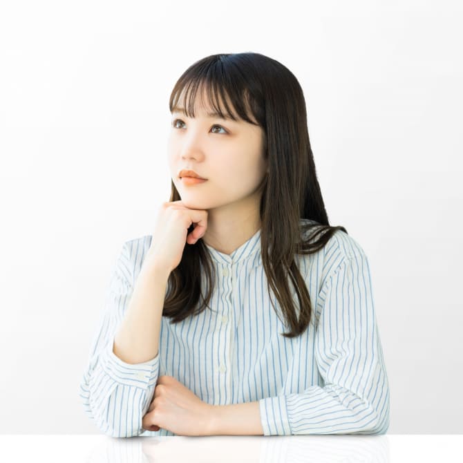 考えている女性
